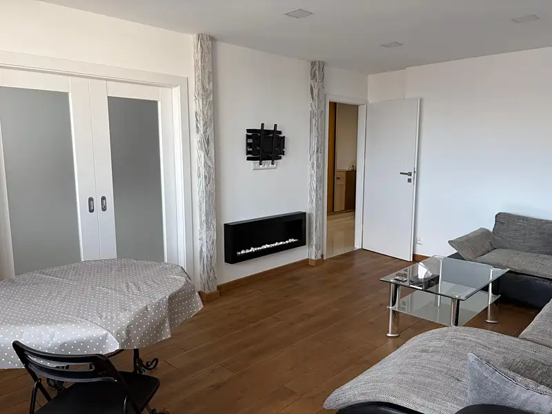 Pronájem bytu 3+1 79 m², Praha – náhled fotky 2