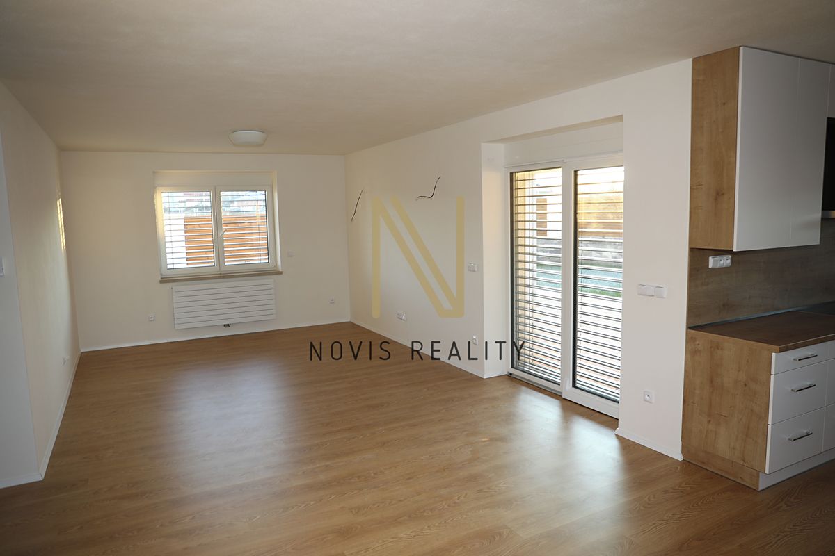 Prodej rodinného domu 233 m², pozemek 734 m² – fotografie 5