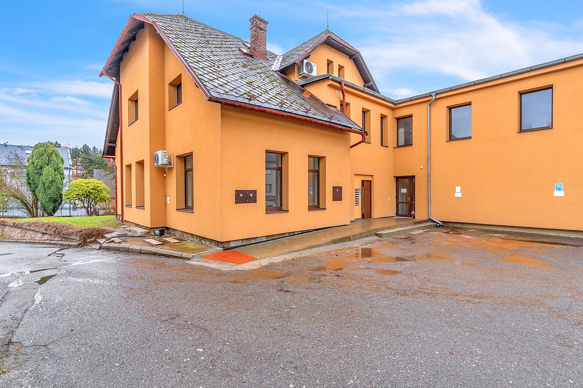 Prodej vily 375 m², pozemek 258 m² – fotografie 2