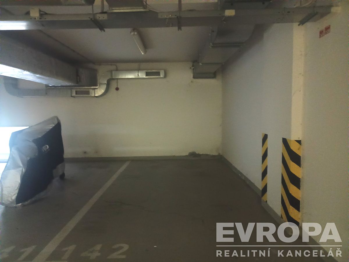 Pronájem garážového stání 18 m² – fotografie 2
