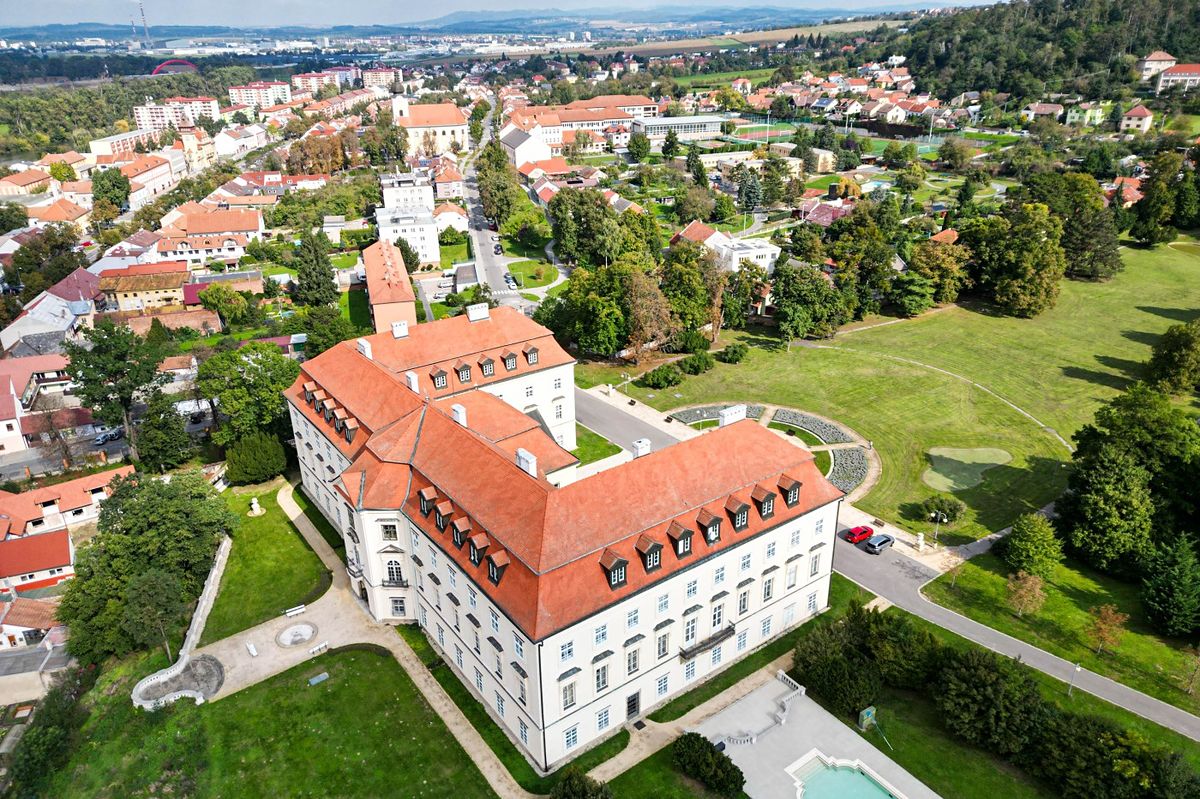 Prodej památky 6000 m², pozemek 80000 m² – fotografie 2