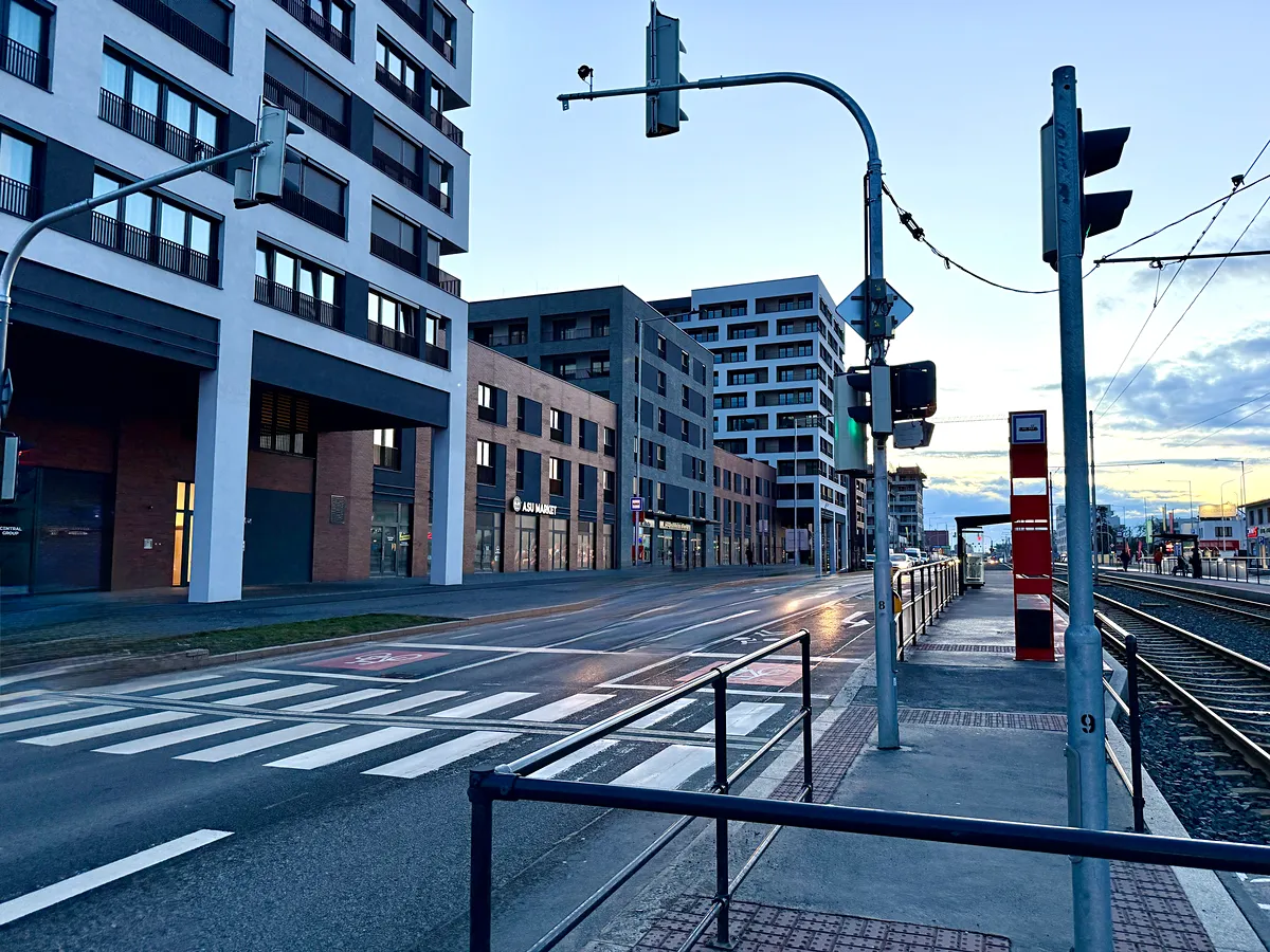Pronájem garážového stání 15 m²