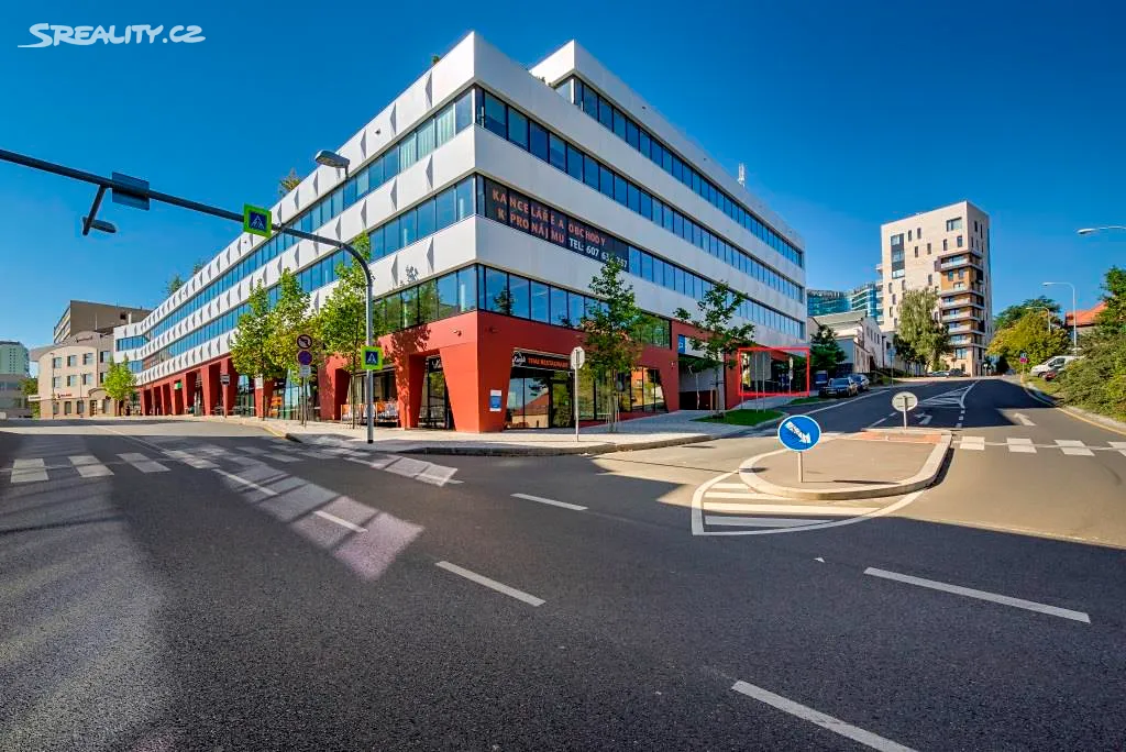 Pronájem kanceláře 486 m², Praha