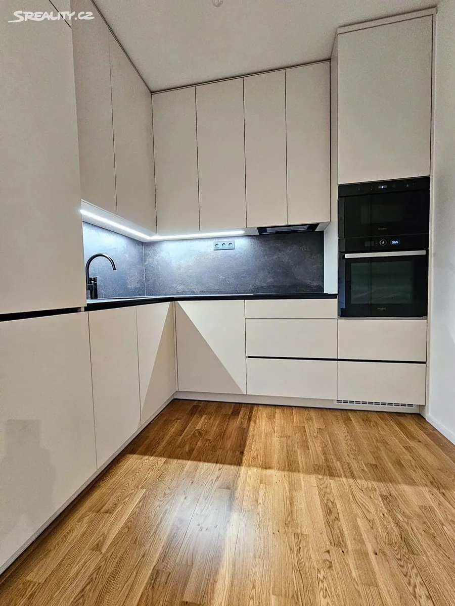 Pronájem bytu 2+kk 52 m², Praha