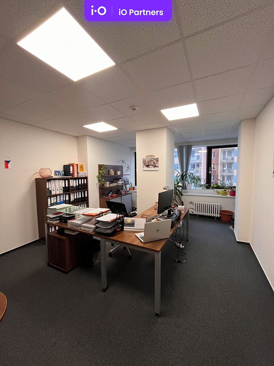Pronájem kanceláře 1251 m² – fotografie 3
