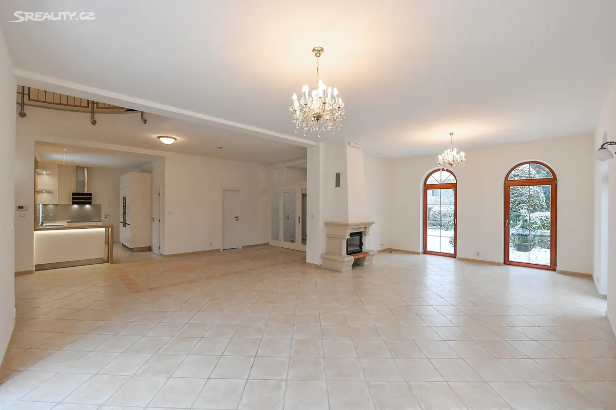Pronájem vily 255 m², pozemek 780 m² – pohled 2