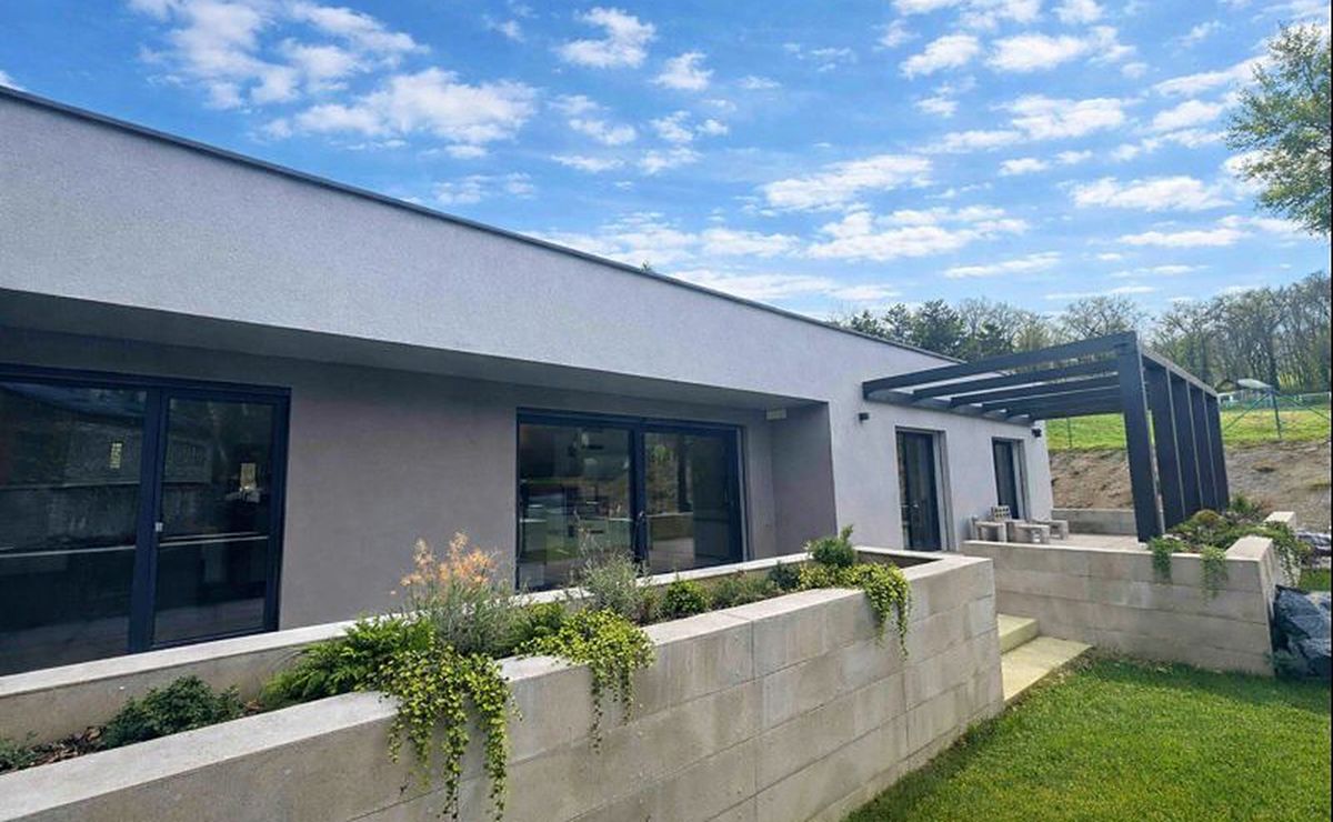 Prodej rodinného domu 216 m², pozemek 1100 m² – fotografie 4