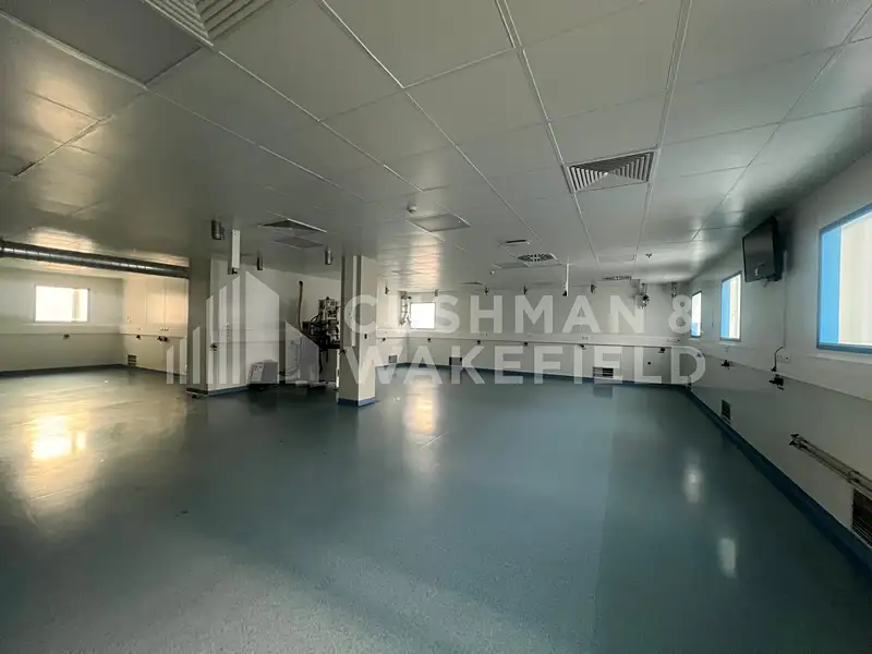 Prodej výrobní haly, prostoru 3866 m², Hradec Králové – náhled fotky 2