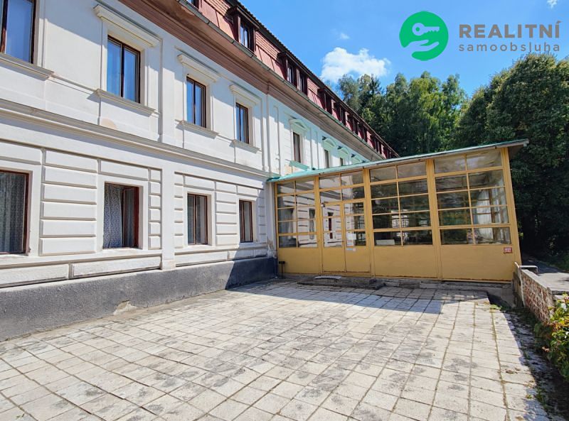 Prodej rodinného domu 1720 m², pozemek 9376 m² – fotografie 3