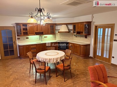 Pronájem bytu 6 pokojů a více 160 m²