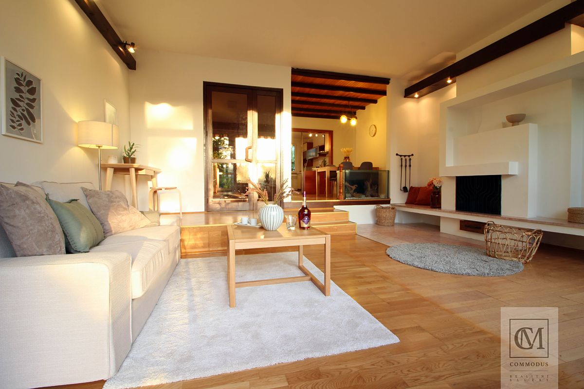 Prodej rodinného domu 237 m², pozemek 195 m² – fotografie 2