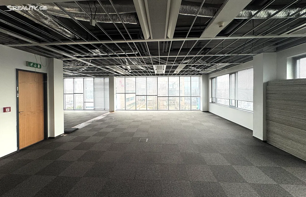Pronájem kanceláře 1300 m² - Widok 4