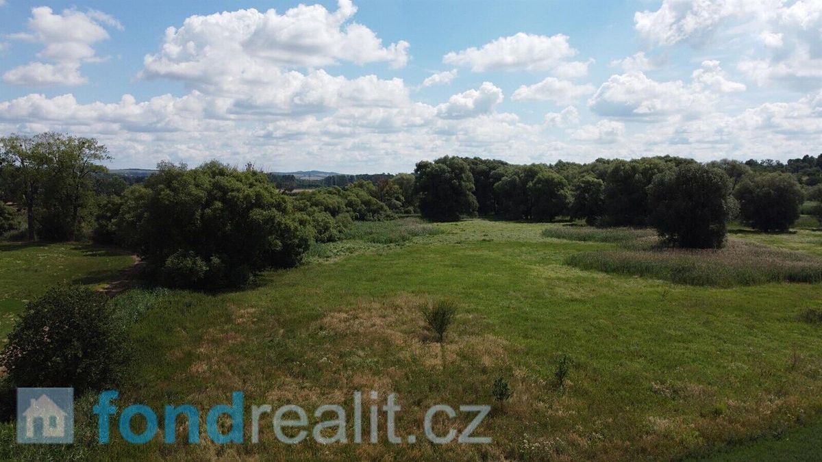 Prodej pozemku 2388 m²