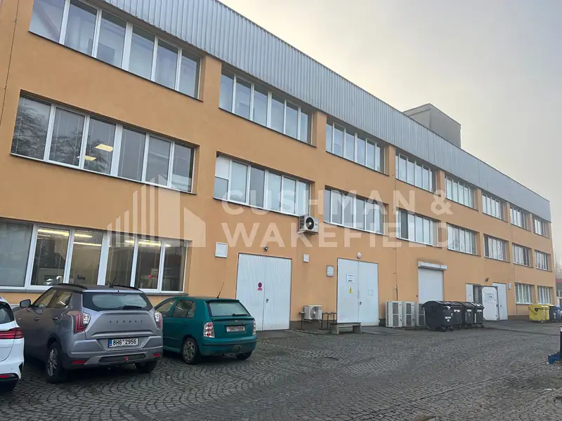 Prodej výrobní haly, prostoru 3866 m², Hradec Králové – náhled fotky 1