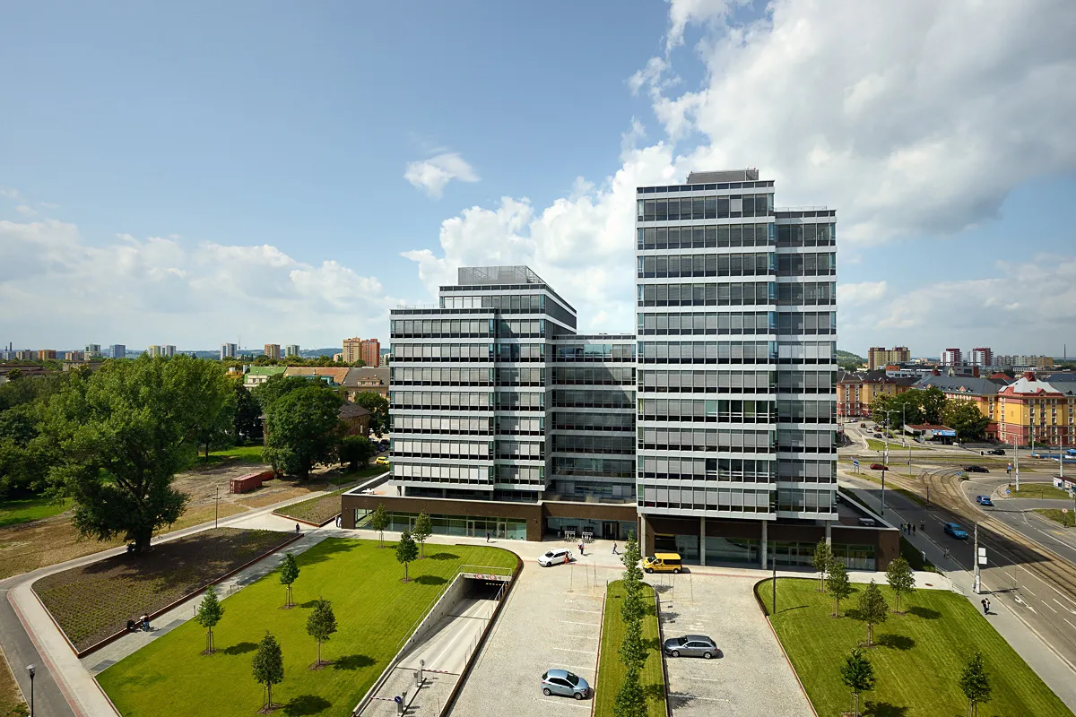 Pronájem kanceláře 323 m²