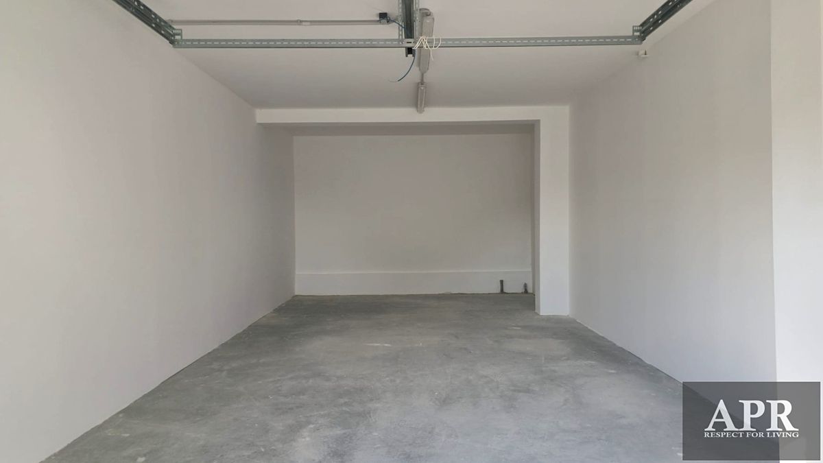 Pronájem garážového stání 43 m² – fotografie 3