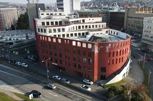 Pronájem garážového stání 11 m², Zlín – náhled fotky 1