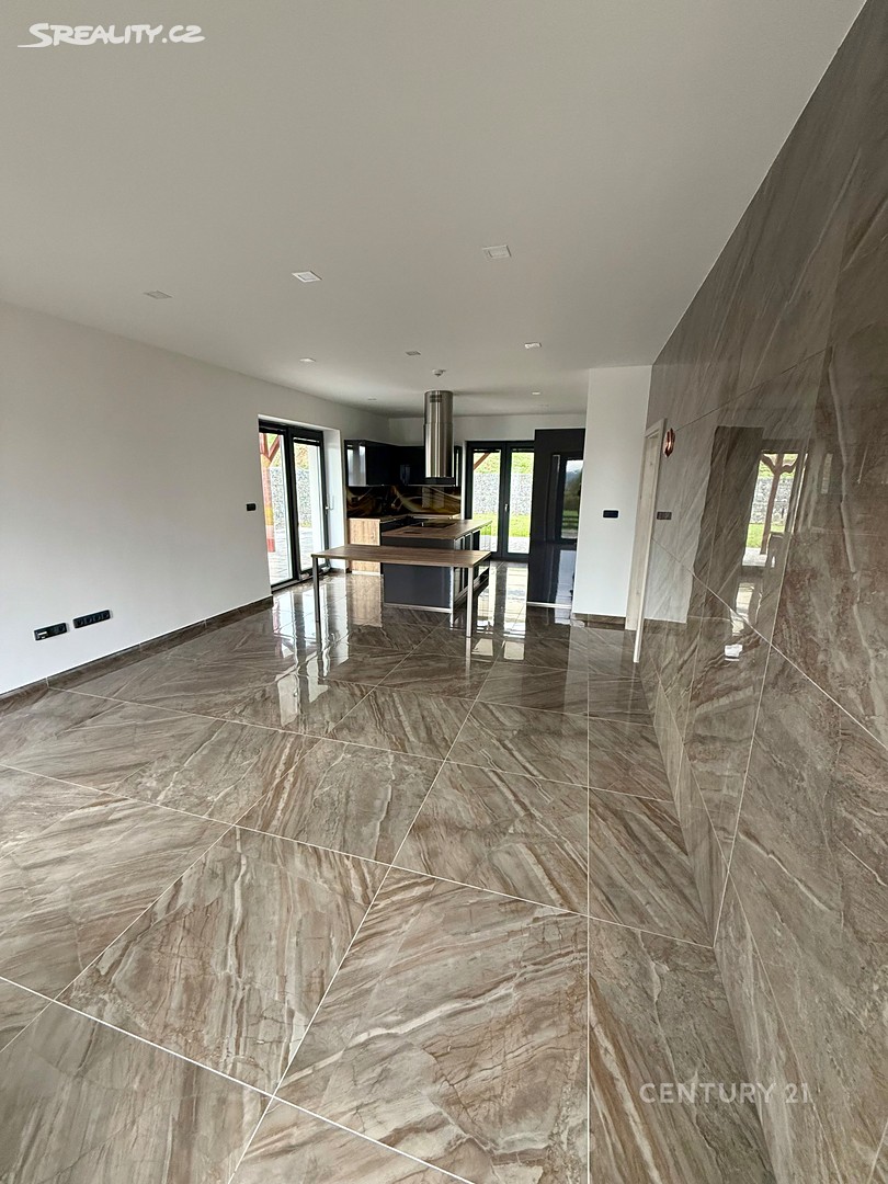 Prodej  rodinného domu 180 m², pozemek 881 m² – další
