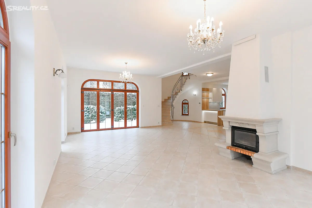 Pronájem vily 255 m², pozemek 780 m² – pohled 3
