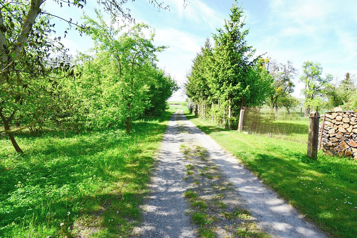 Prodej stavebního pozemku 2033 m²