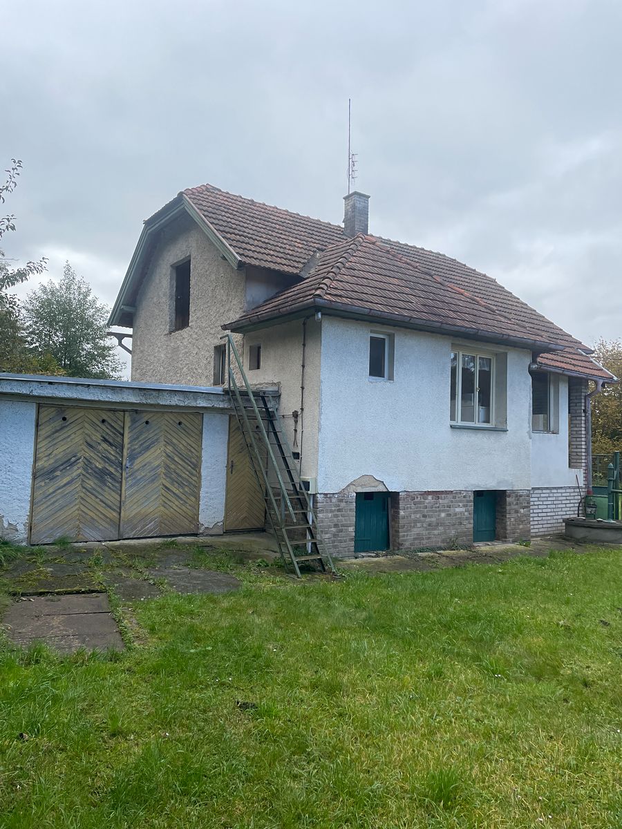 Prodej rodinného domu 150 m², pozemek 4595 m²