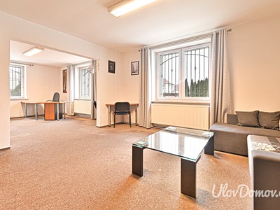 Pronájem bytu 6 pokojů a více 320 m²