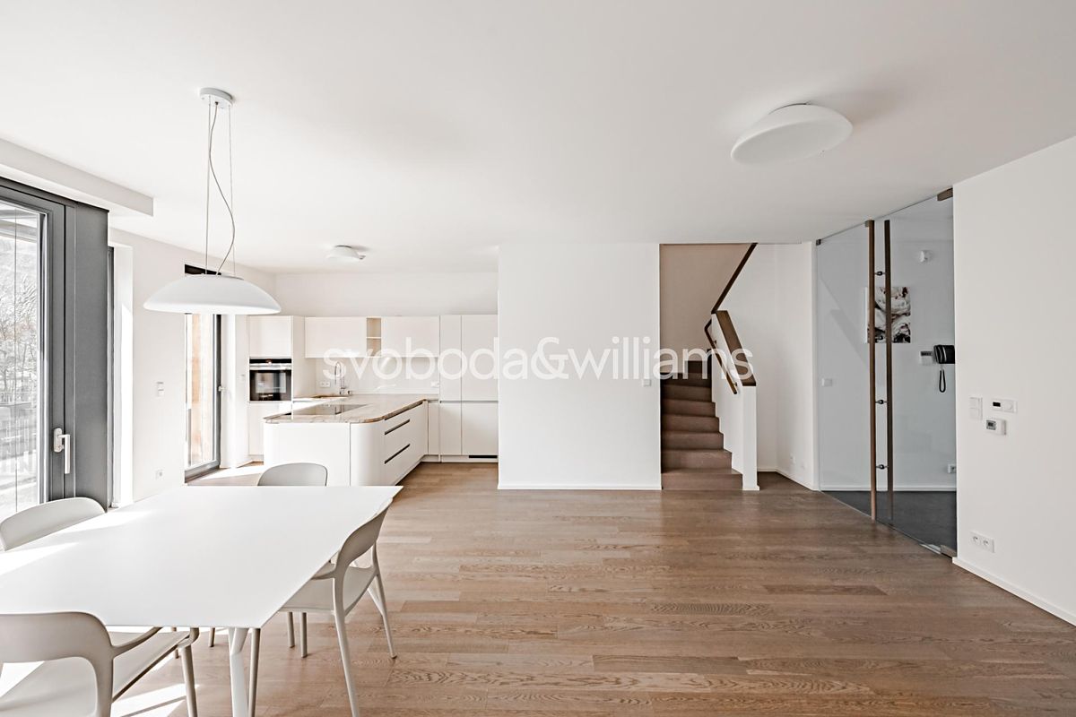 Prodej rodinného domu 214 m², pozemek 210 m² – fotografie 3