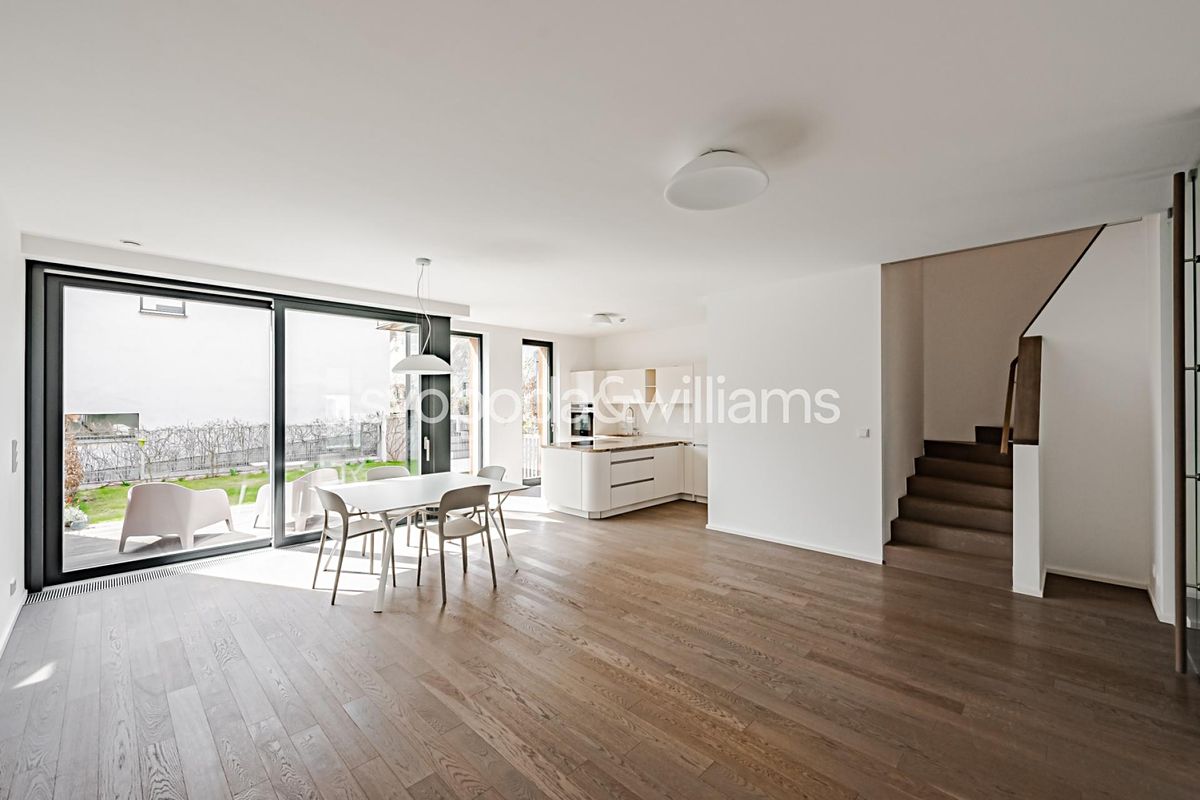 Prodej rodinného domu 214 m², pozemek 210 m² – fotografie 2