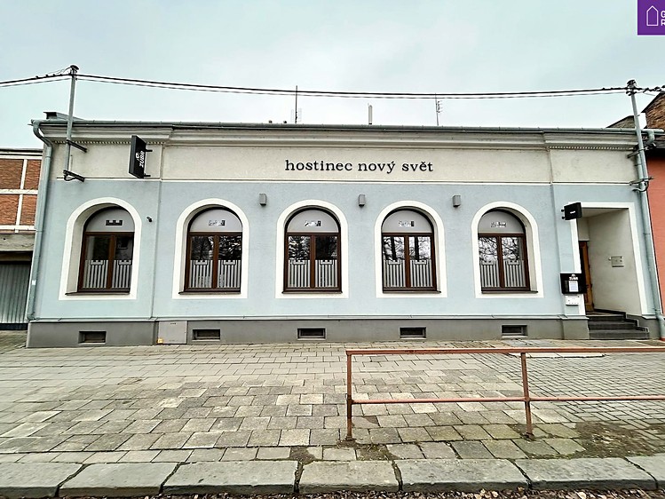 Prodej komerčního prostoru, 341 m² (1 z 26)