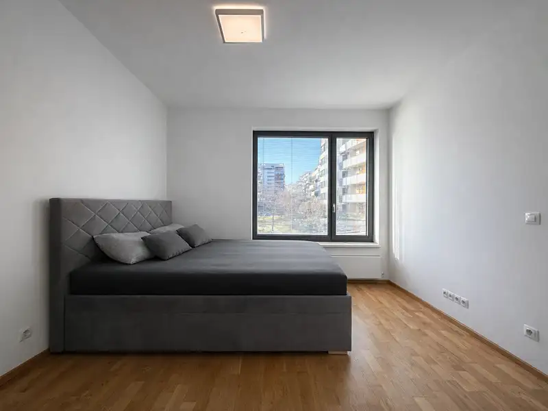 Pronájem bytu 2+kk 56 m², Praha – náhled fotky 3