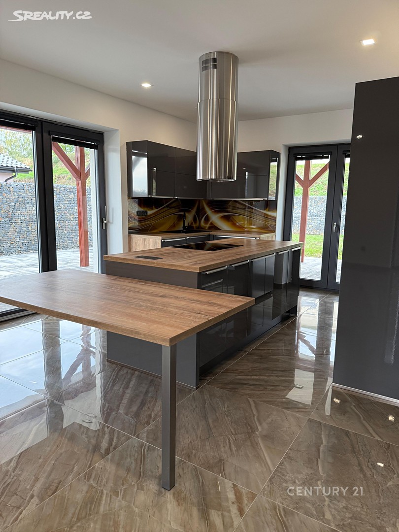 Prodej  rodinného domu 180 m², pozemek 881 m² – pohled 2