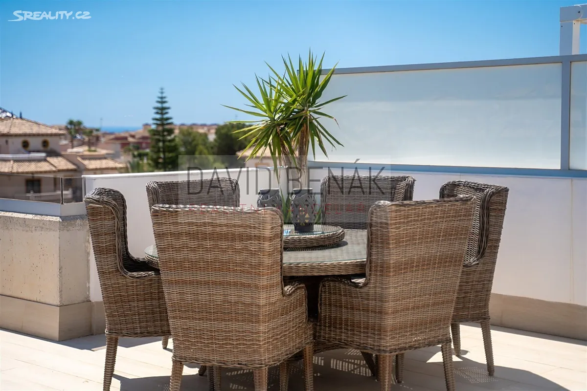 Prodej vily 166 m², pozemek 371 m² - Widok 3