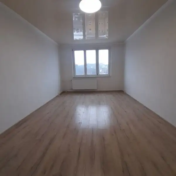 Prodej bytu 1+1 40 m², Loket – náhled fotky 1