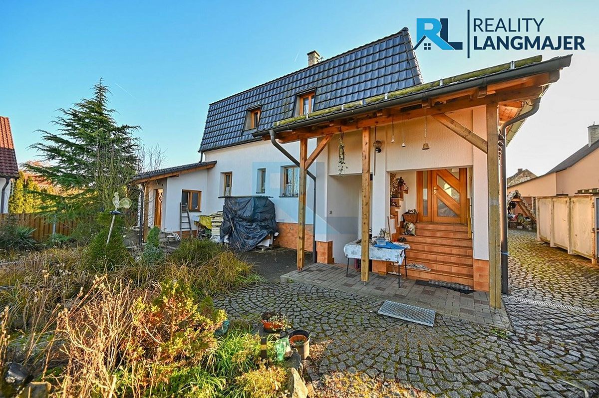 Prodej rodinného domu 225 m², pozemek 864 m², Líně – fotka 1 z 3