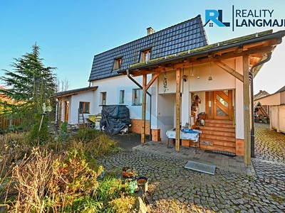 Prodej  rodinného domu 225 m², pozemek 864 m²