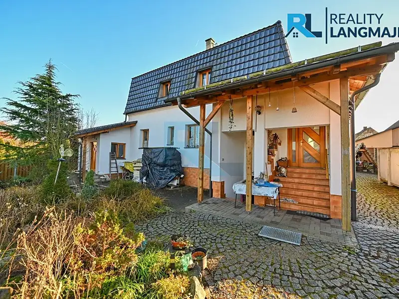 Prodej rodinného domu 225 m², pozemek 864 m², Líně – náhled fotky 1
