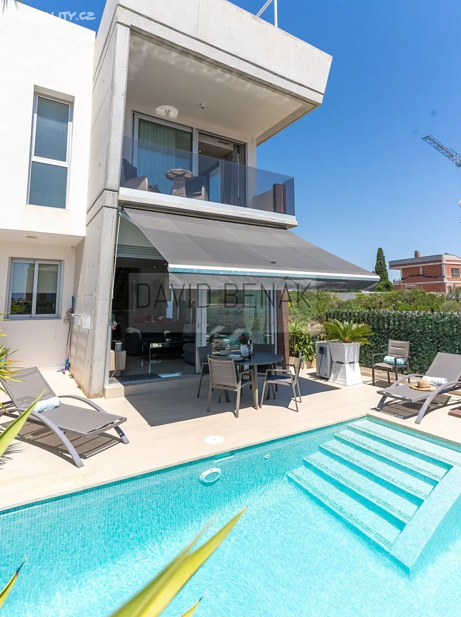 Prodej vily 166 m², pozemek 371 m² - Widok 6