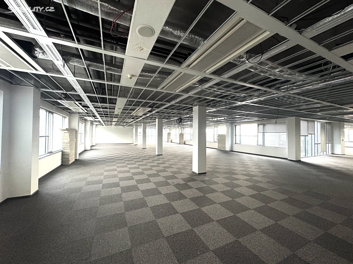 Pronájem kanceláře 1300 m² - Widok 6