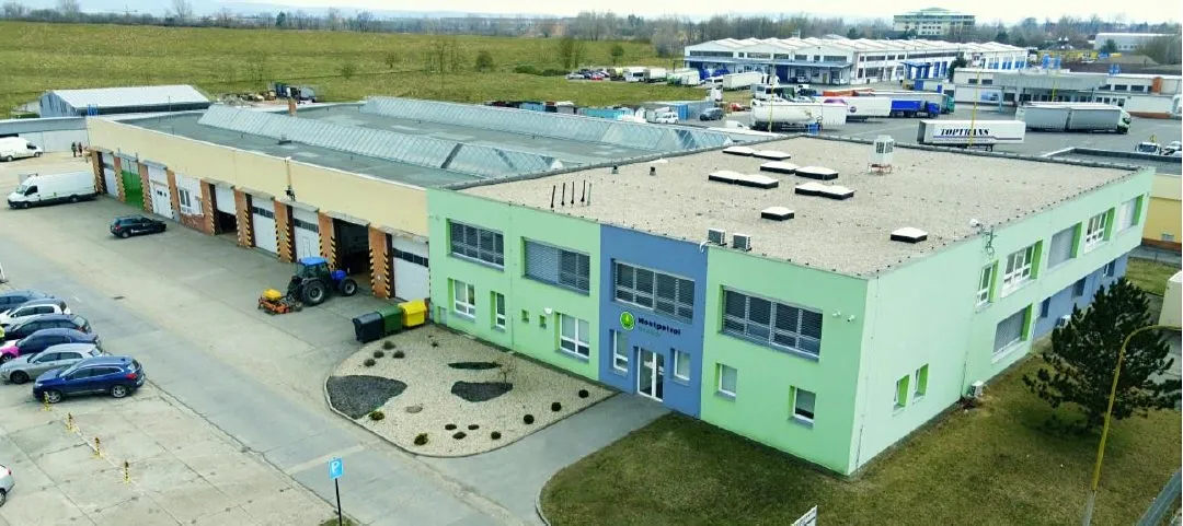 Pronájem výrobní haly, prostoru 2574 m²