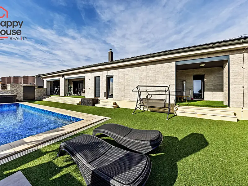 Prodej rodinného domu 378 m², pozemek 1166 m², Králův Dvůr – náhled fotky 2
