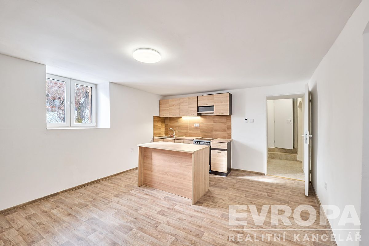 Prodej rodinného domu 200 m², pozemek 384 m² – fotografie 4