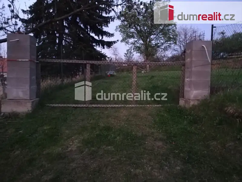 Pronájem pozemku 1168 m², Modlany – náhled fotky 2