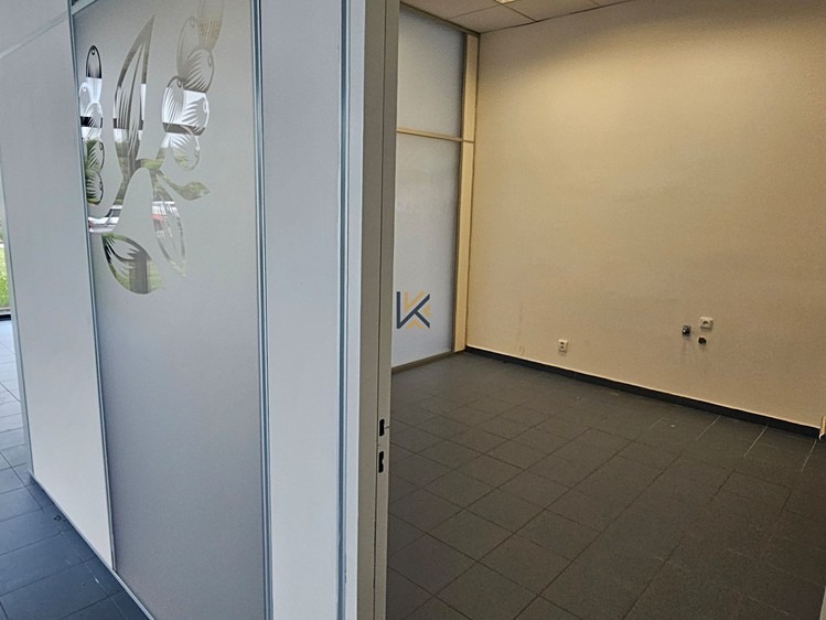 Pronájem komerčního prostoru, 132 m² (4 z 10)