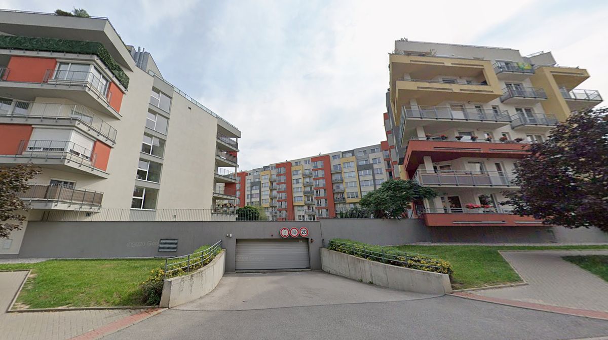 Pronájem garážového stání 15 m² – fotografie 3