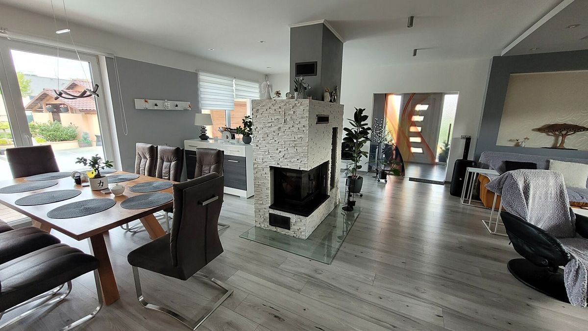 Prodej rodinného domu 250 m², pozemek 1717 m² – fotografie 2