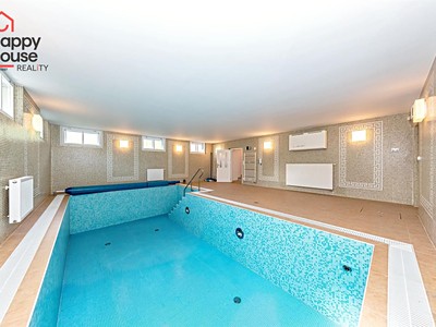 Pronájem  vily 827 m², pozemek 8 770 m² — photo 2