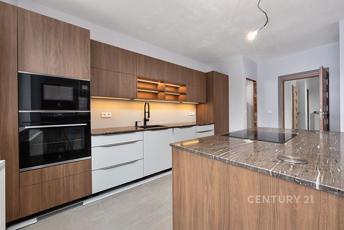 Prodej rodinného domu 232 m², pozemek 1199 m² – fotografie 2
