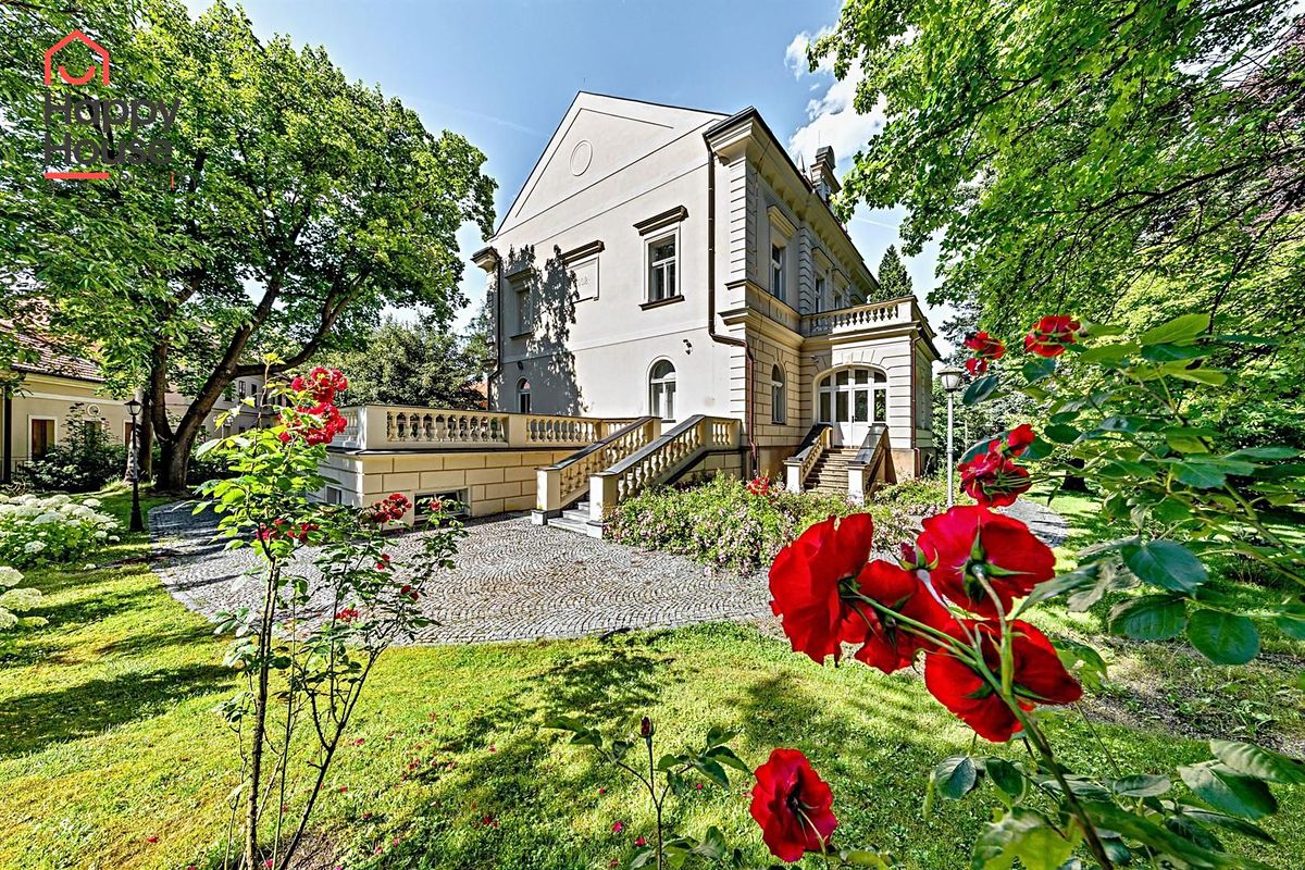 Pronájem vily 827 m², pozemek 8770 m², Praha – fotka 1 z 3