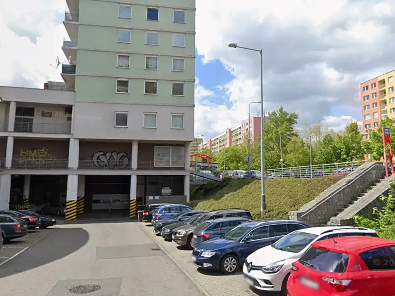 Pronájem garážového stání 15 m², Praha – náhled fotky 2