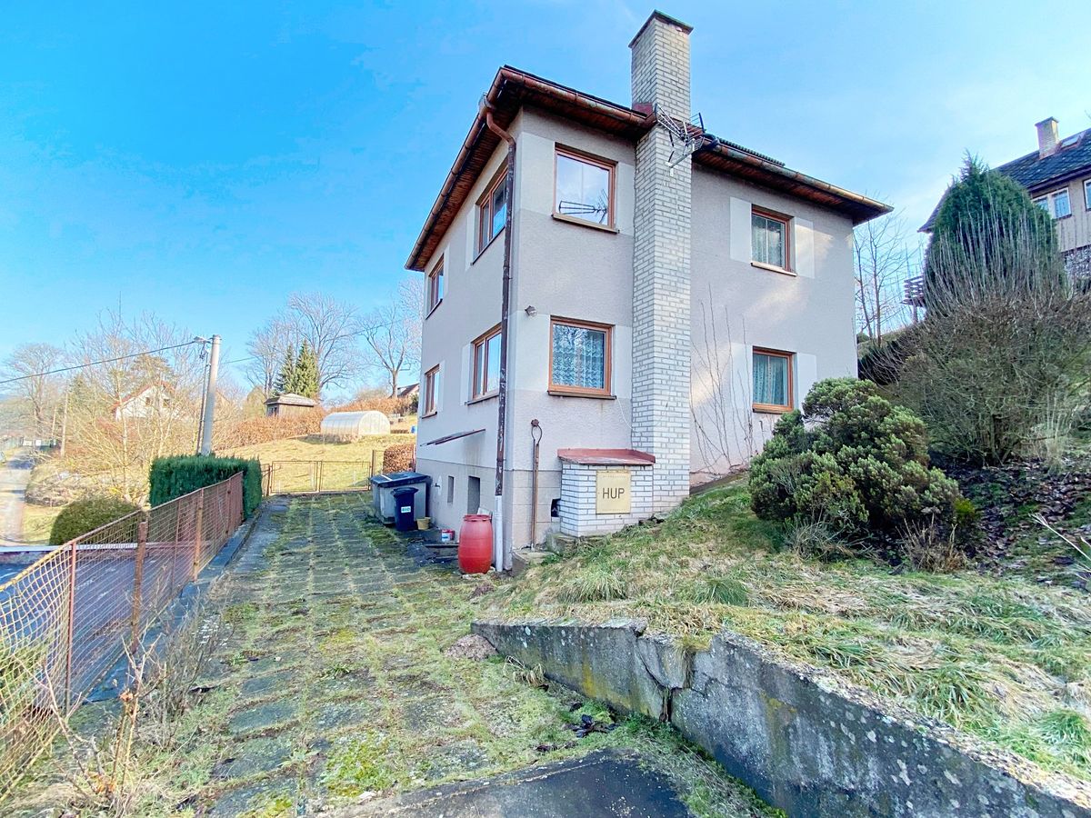 Prodej rodinného domu 110 m², pozemek 1592 m²